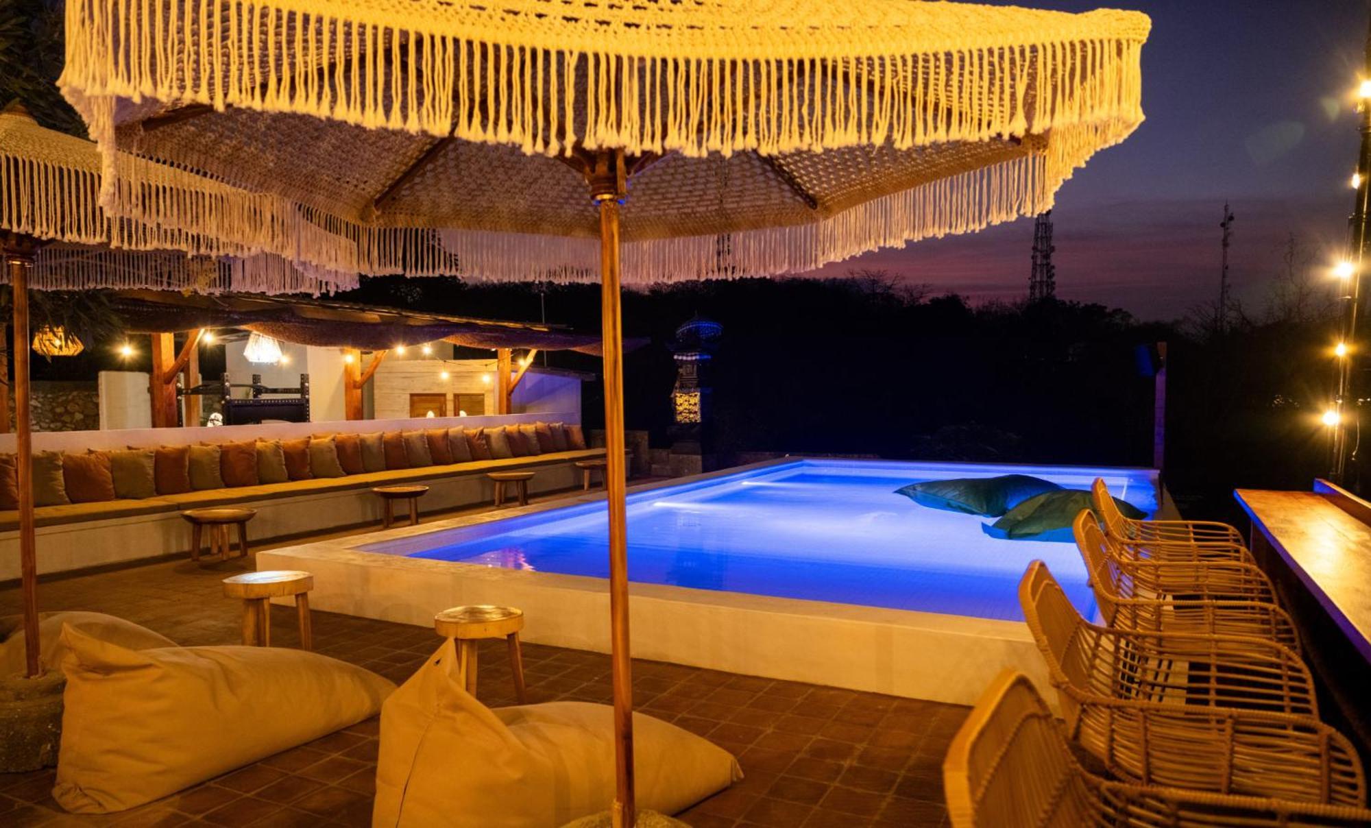 Mad Monkey Nusa Lembongan Exterior foto